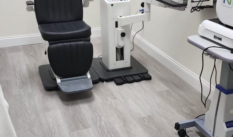 Exam room at Reel Optics with exam chair and eye testing equipment